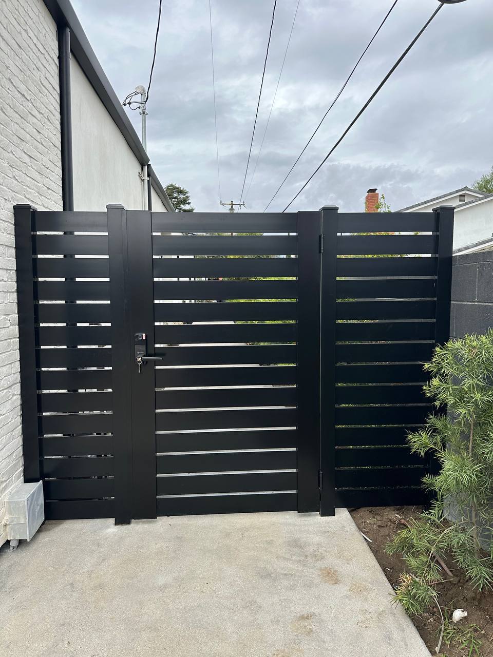 HandyMaestro Fencing Solutions Aluminum Modern Fence